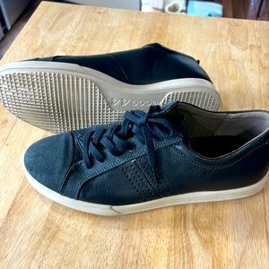 Men’s Ecco black casual shoe